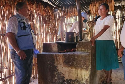 cocina de una casa en una comunidad